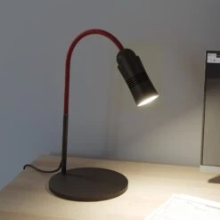 Neo! Table LED-Tischlampe Dimmbar Schwarz/rot