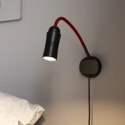 Neo! Flex Hotel II LED-Wandleuchte, Schwarz/rot